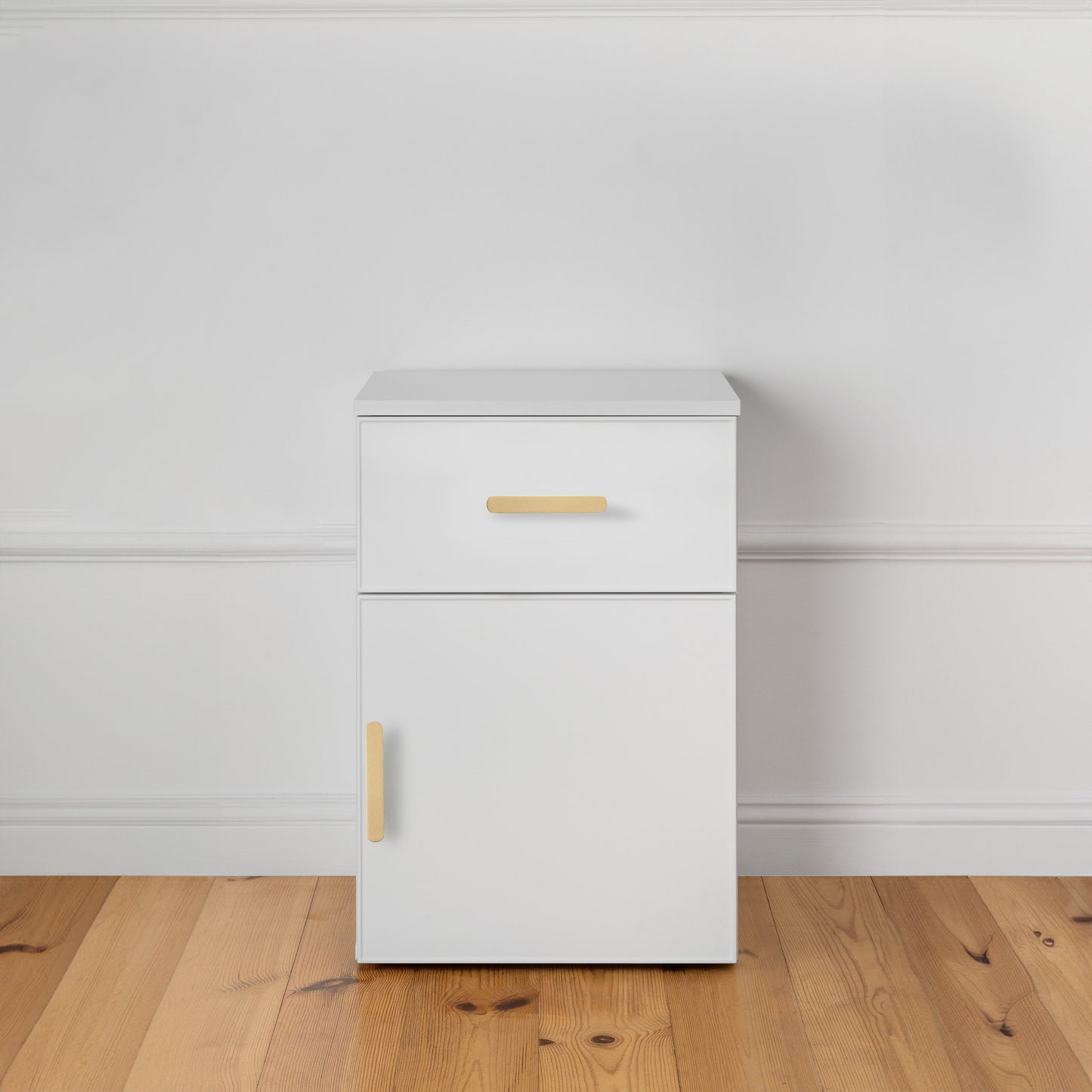 PORTO BEDSIDE TABLE - WHITE - SLIM - OVAL BRASS