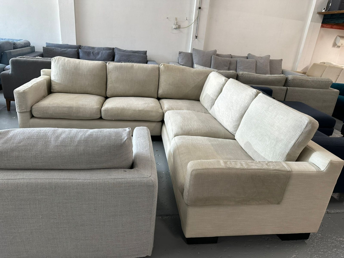 ⭐️Corner beige Sofa  | Pre-owned – Steam cleaned | SYDNEY WIDE DELIVERY