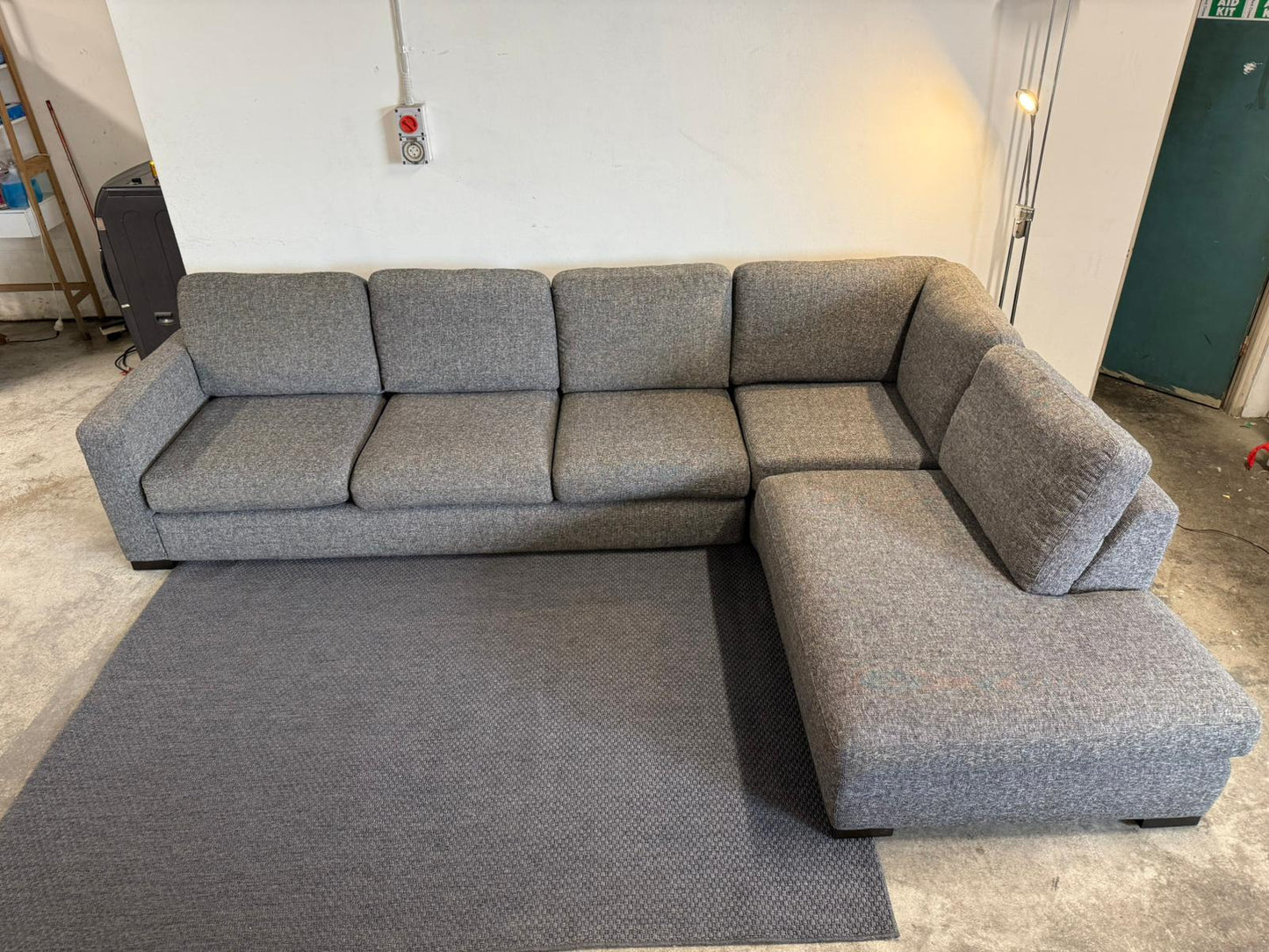 ⭐️ Freedom Charcoal L -SHAPE Sofa | Pre-owned – Steam cleaned | SYDNEY WIDE DELIVERY