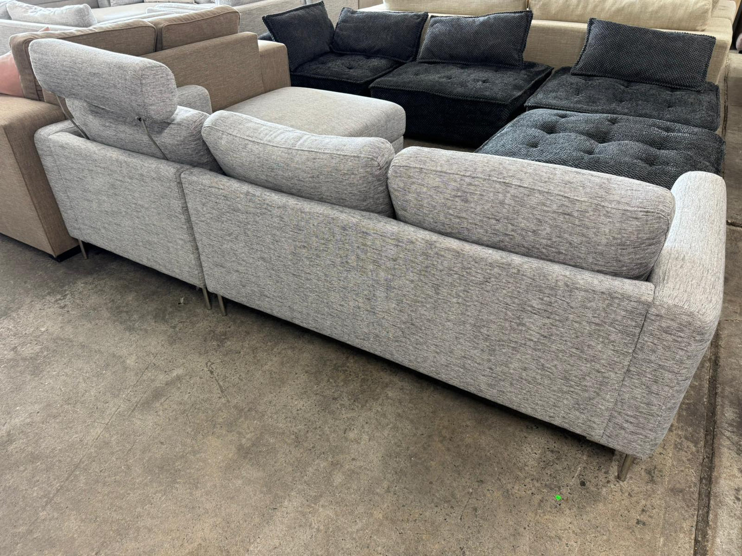 ⭐️ L-shape Sofa with Headrest | Pre-owned – Steam cleaned | SYDNEY WIDE DELIVERY
