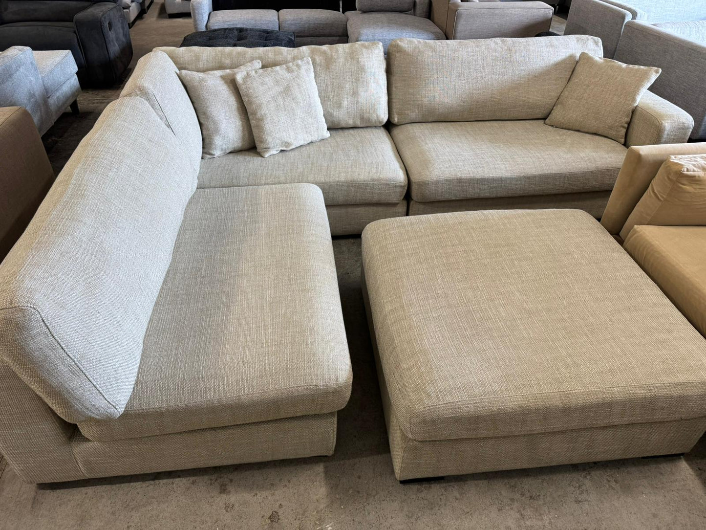 ⭐️ Freedom modular Sofa with Ottoman | Pre-owned – Steam cleaned | SYDNEY WIDE DELIVERY