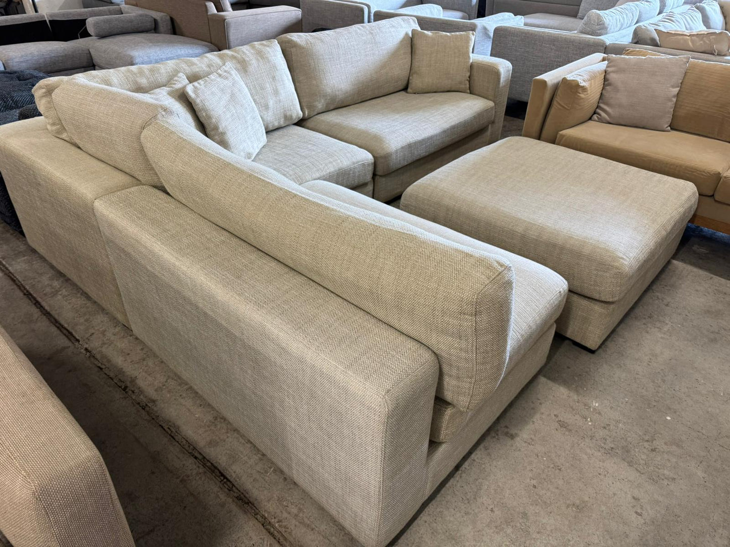 ⭐️ Freedom modular Sofa with Ottoman | Pre-owned – Steam cleaned | SYDNEY WIDE DELIVERY
