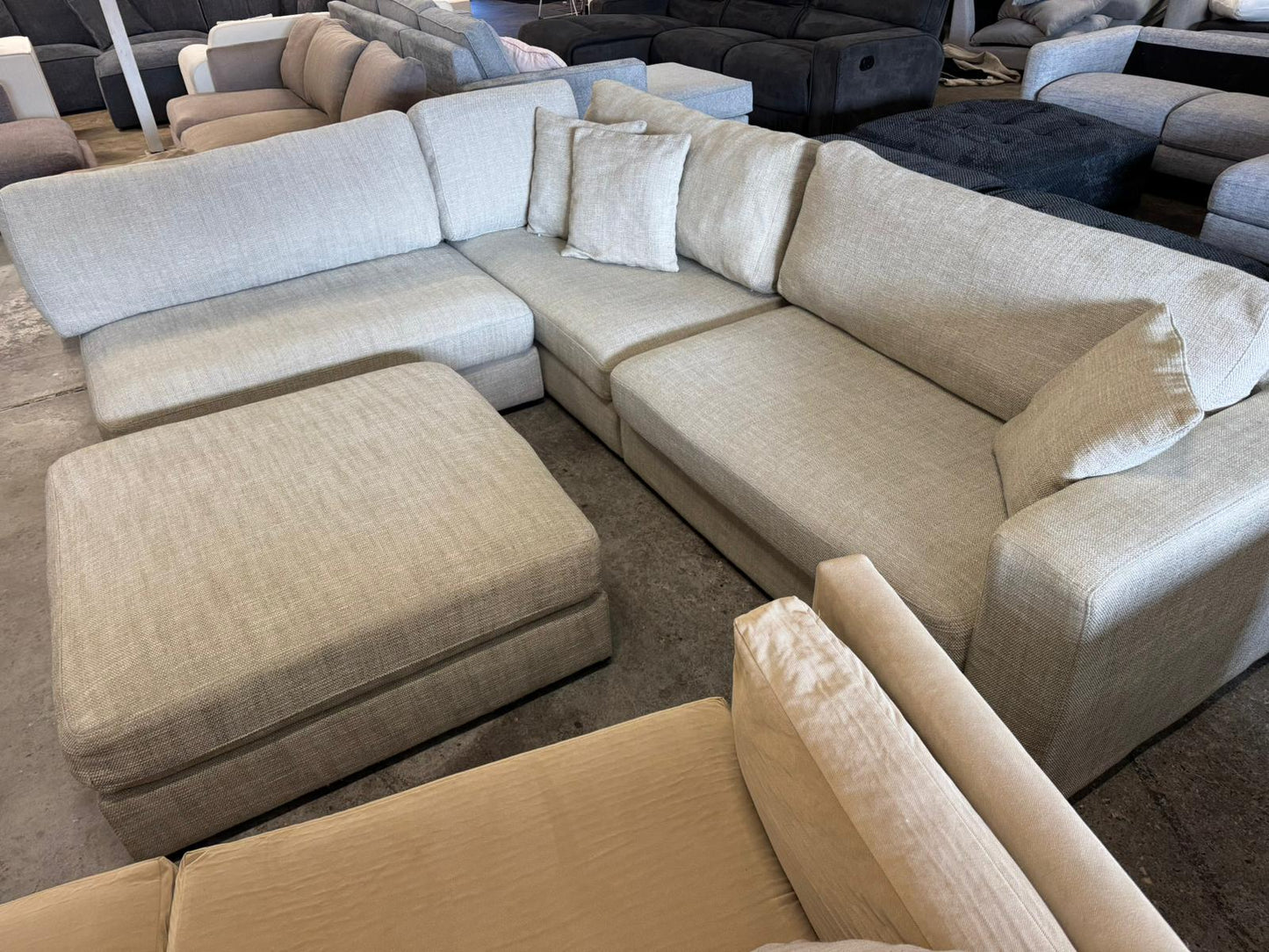 ⭐️ Freedom modular Sofa with Ottoman | Pre-owned – Steam cleaned | SYDNEY WIDE DELIVERY