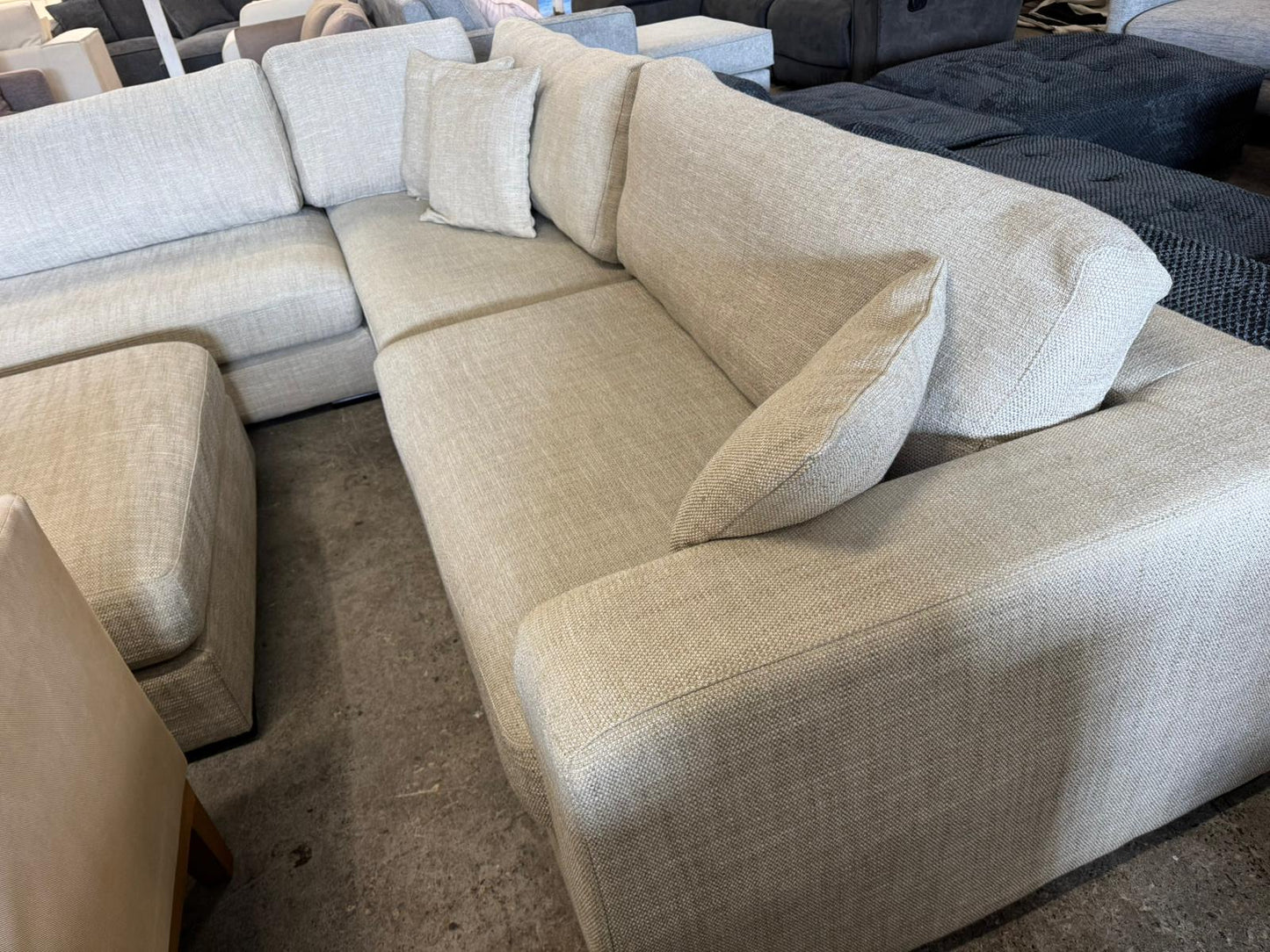 ⭐️ Freedom modular Sofa with Ottoman | Pre-owned – Steam cleaned | SYDNEY WIDE DELIVERY