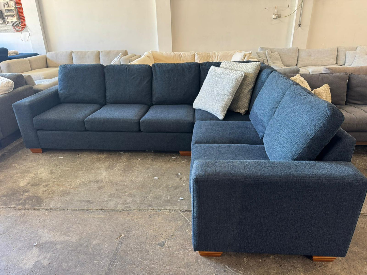 ⭐️ Blue Corner Sofa | Pre-owned – Steam cleaned | SYDNEY WIDE DELIVERY