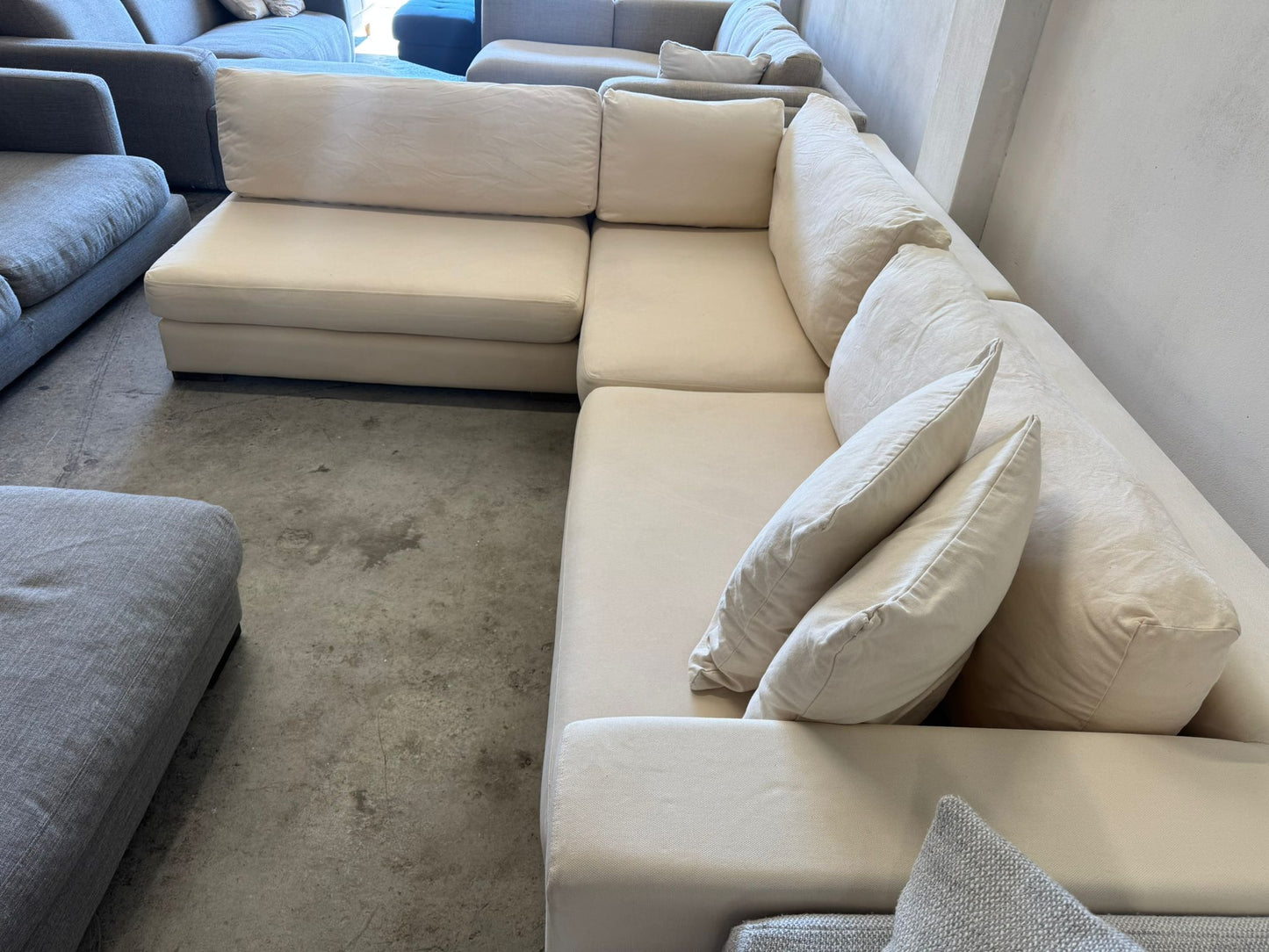 ⭐️ Corner modular cream sofa | Pre-owned – Steam cleaned | SYDNEY WIDE DELIVERY