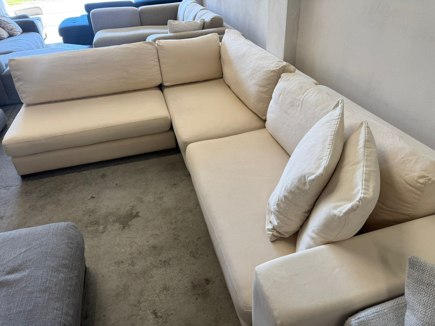 ⭐️ Corner modular cream sofa | Pre-owned – Steam cleaned | SYDNEY WIDE DELIVERY