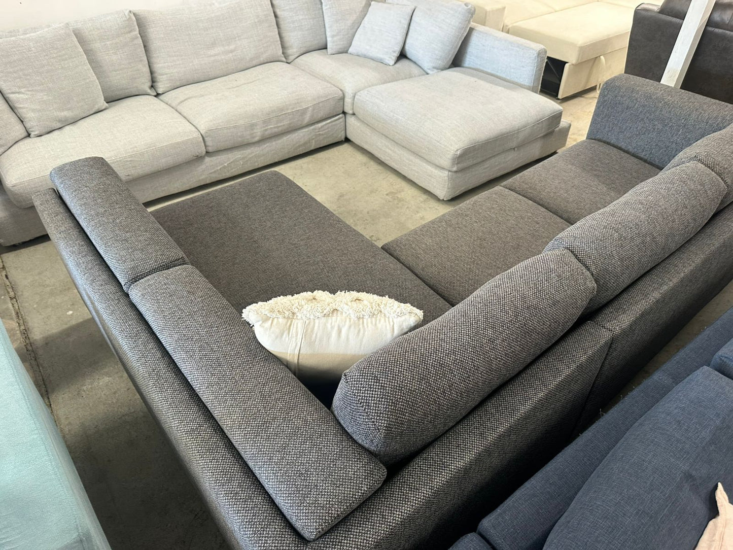 ⭐️ Charcoal grey L shape sofa | Pre-owned – Steam cleaned | SYDNEY WIDE DELIVERY