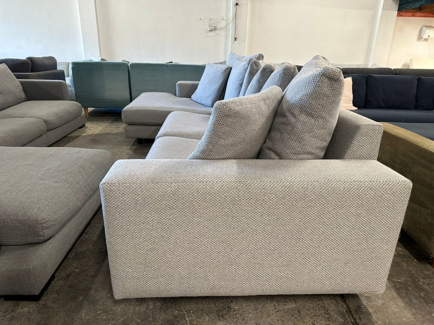 ⭐️ Furniture by design - L Shape Sofa | Pre-owned – Steam cleaned | SYDNEY WIDE DELIVERY