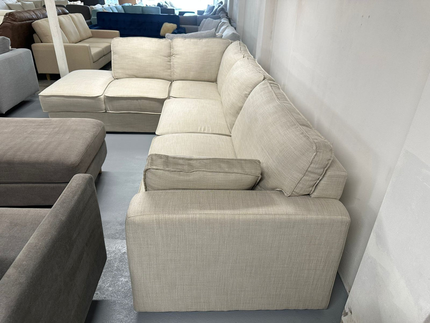 ⭐️ James Lane beige couch | Pre-owned – Steam cleaned | SYDNEY WIDE DELIVERY