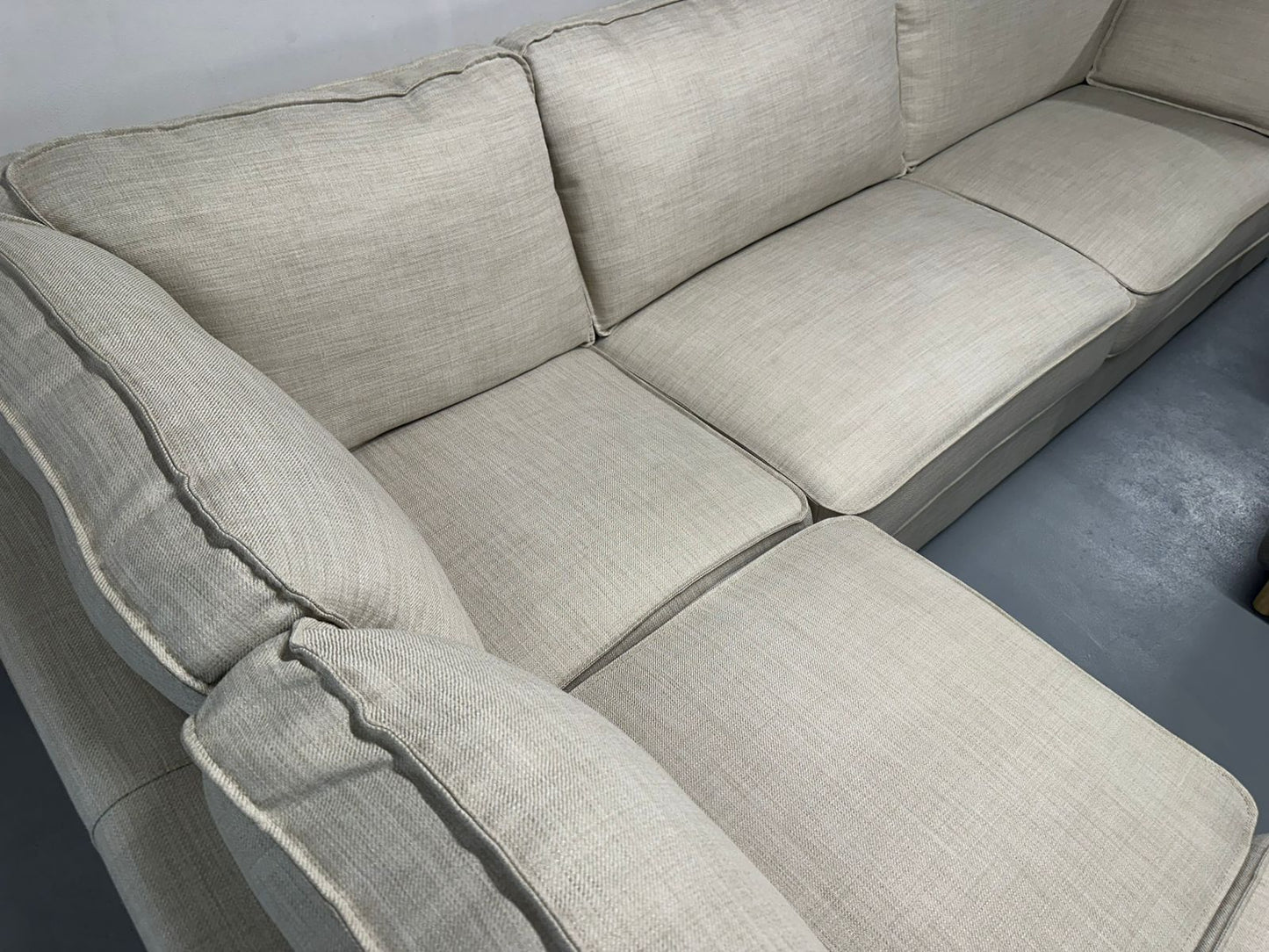 ⭐️ James Lane beige couch | Pre-owned – Steam cleaned | SYDNEY WIDE DELIVERY