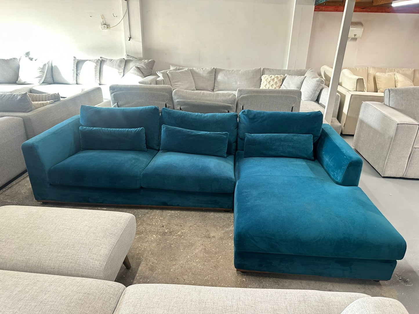 ⭐️ Castlary velvet L shape sofa  L-shape Sofa | Pre-owned – Steam cleaned | SYDNEY WIDE DELIVERY