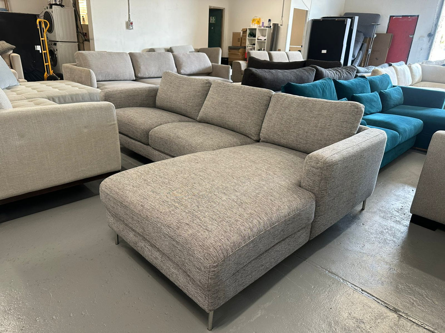 ⭐️ Grey L shape adjustable headrest sofa | Pre-owned – Steam cleaned | SYDNEY WIDE DELIVERY