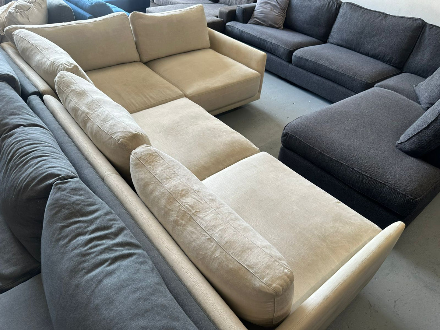 ⭐️ Beige corner sofa | Pre-owned – Steam cleaned | SYDNEY WIDE DELIVERY
