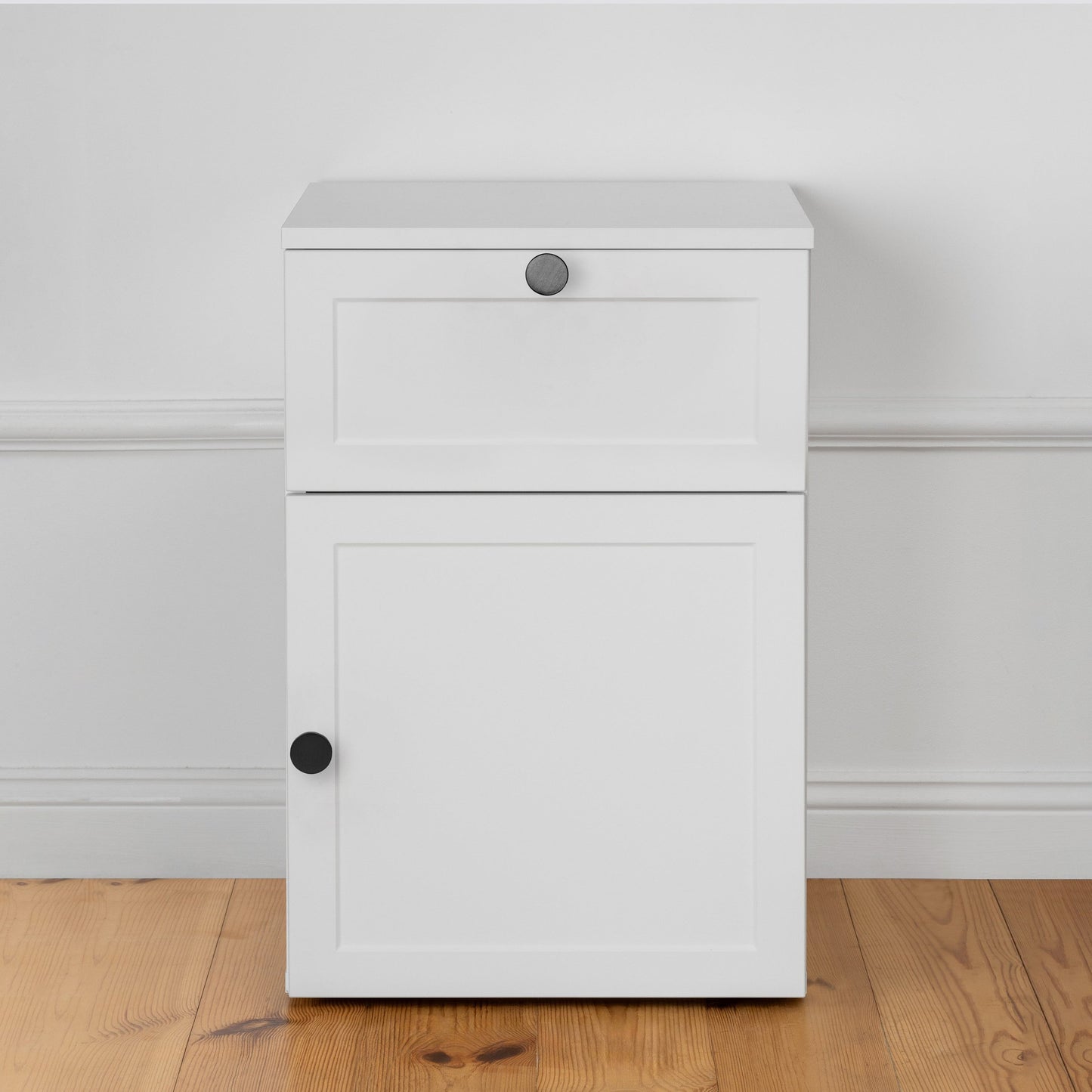 PORTO BEDSIDE TABLE - WHITE - HAMPTONS - ROUND BLACK