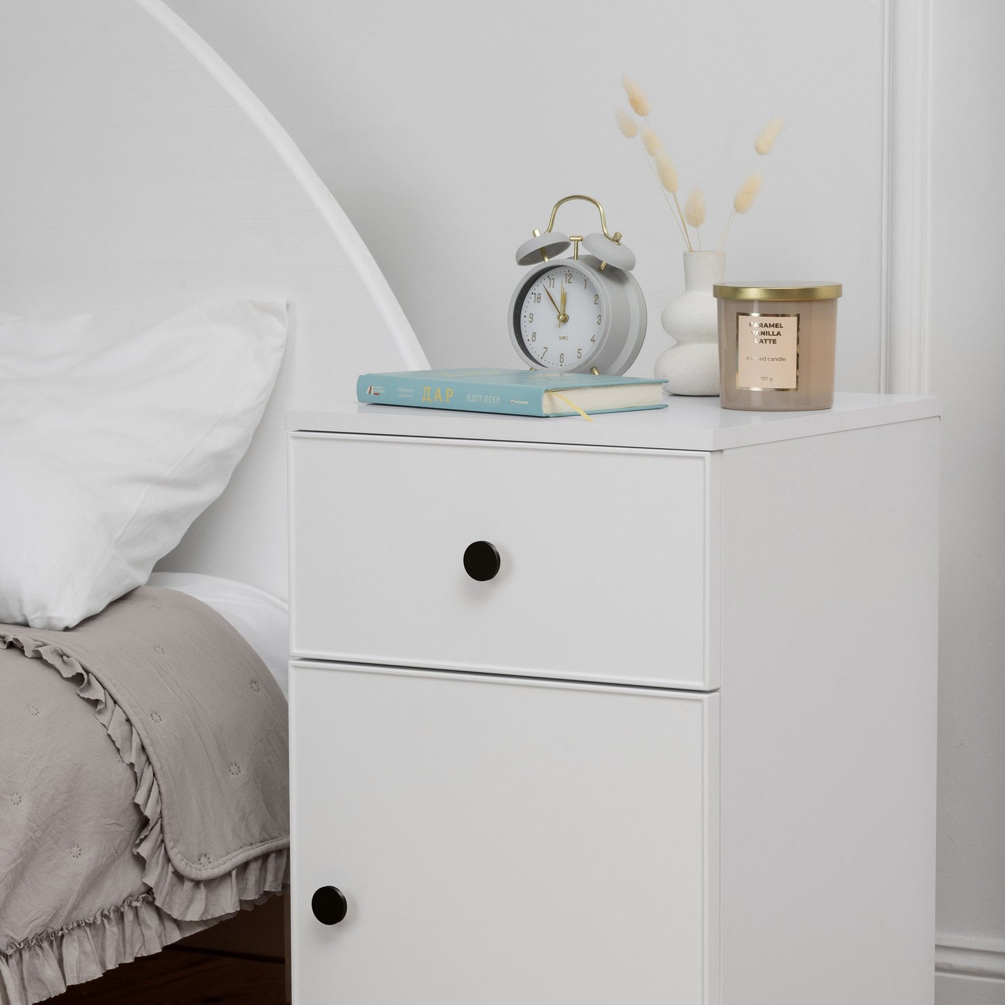 PORTO BEDSIDE TABLE - WHITE - SLIM - ROUND BLACK