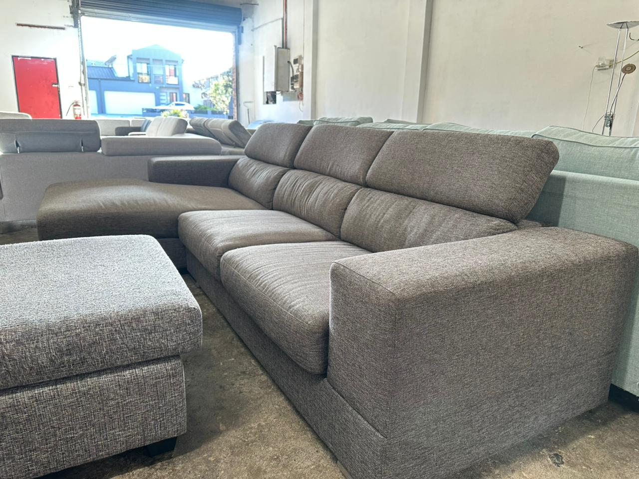 ⭐️ L-shape adjustable headrest Sofa | Pre-owned - Like new condition | Delivery Sydney wide