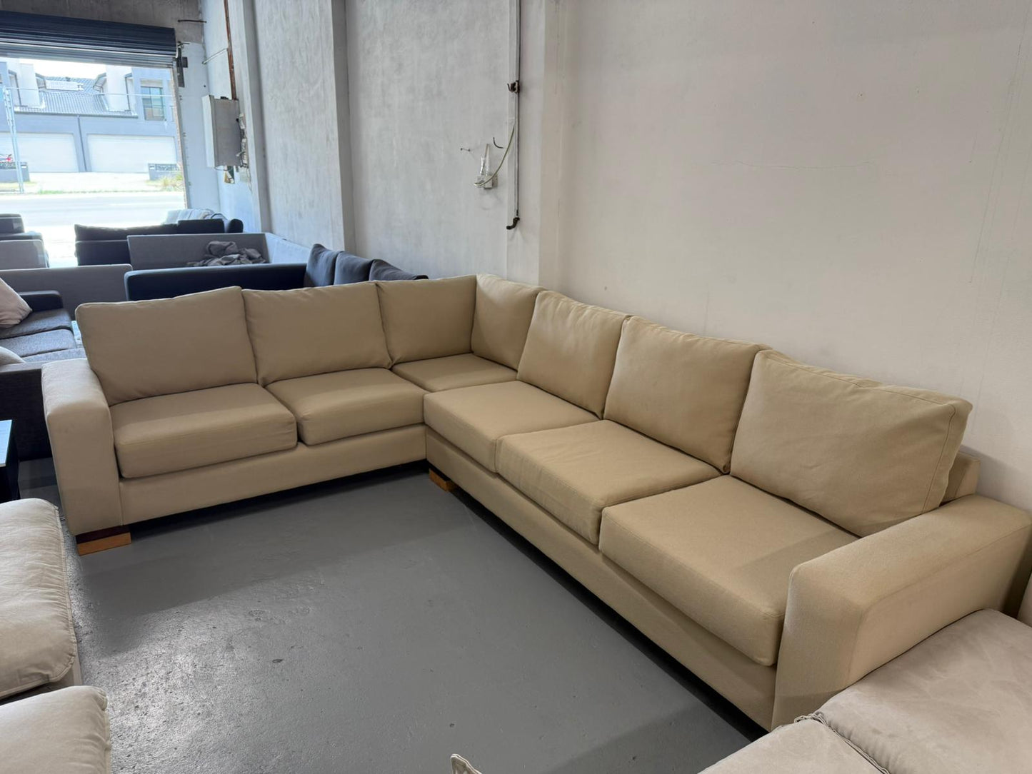 ⭐️ Beige L-shape Sofa | Pre-owned – Steam cleaned | SYDNEY WIDE DELIVERY