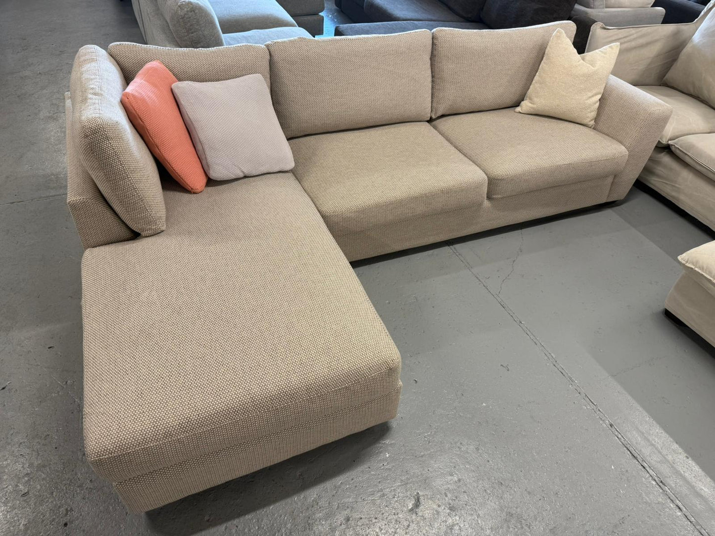 ⭐️ Plush Style Cream L-shape Sofa | Pre-owned – Steam cleaned | SYDNEY WIDE DELIVERY