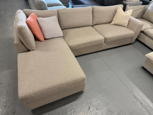 ⭐️ Plush Style Cream L-shape Sofa | Pre-owned – Steam cleaned | SYDNEY WIDE DELIVERY