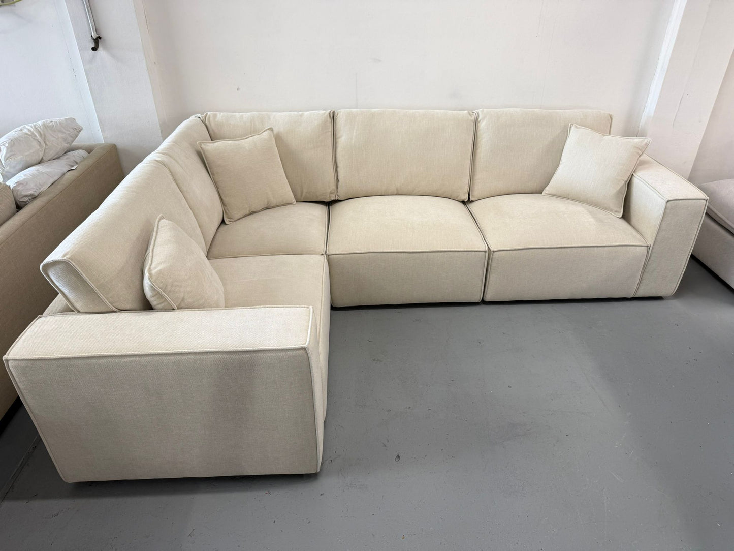 🌟 Nest Nook Beige Velora Couch – BRAND NEW 🌟