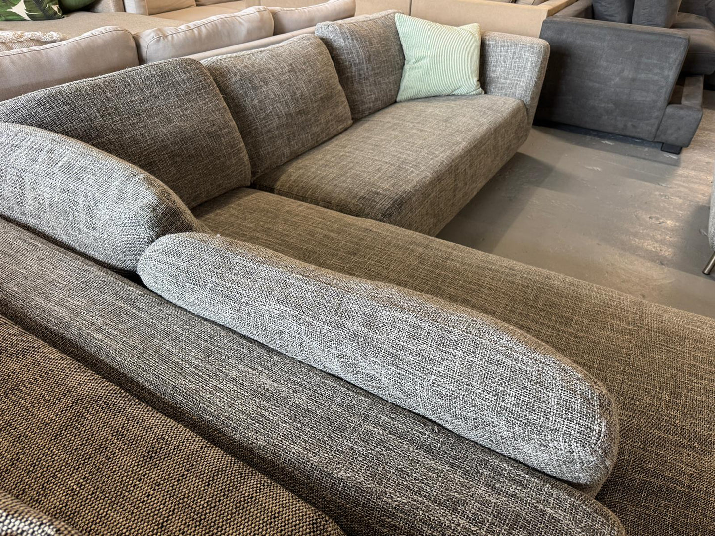 ⭐️FocusOn Furniture L-shape Sofa | Pre-owned – Steam cleaned | SYDNEY WIDE DELIVERY