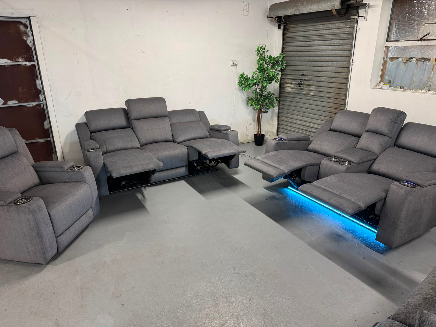 Harvey Norman 5-Seater Electric Recliner Lounge – LED Lights & Adjustable Headrests | BRAND NEW ✨