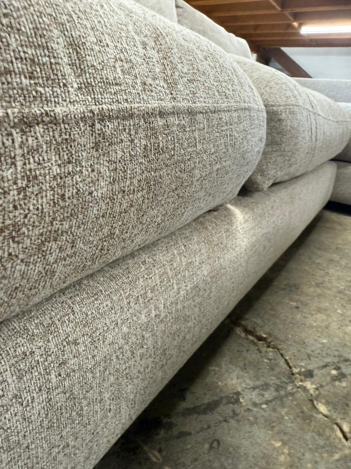 🌟 Long Island with Ottoman – LIMITED STOCK 🌟
