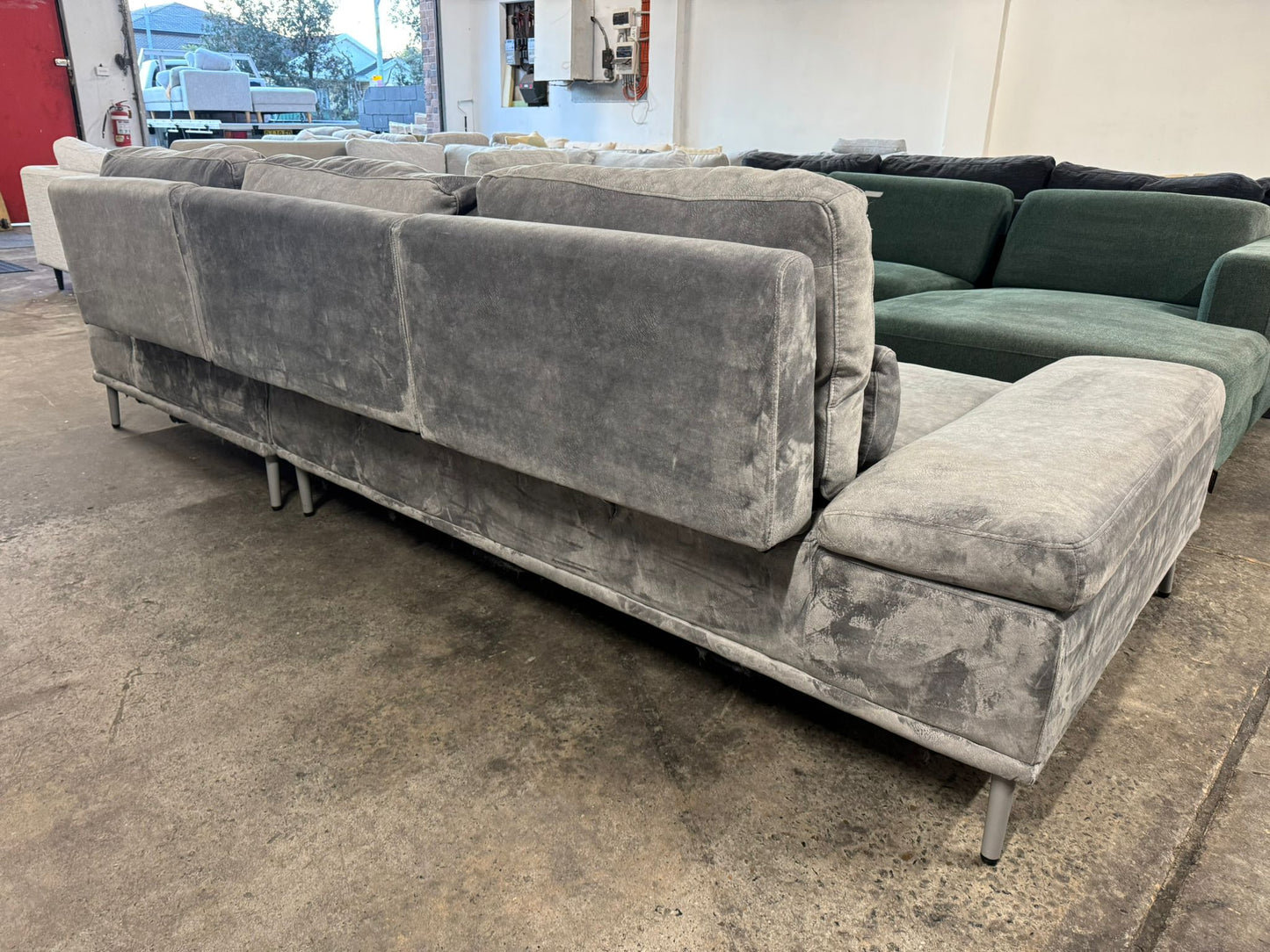 ⭐️L-Shape Velvet Sofa | Pre-owned – Steam cleaned | SYDNEY WIDE DELIVERY