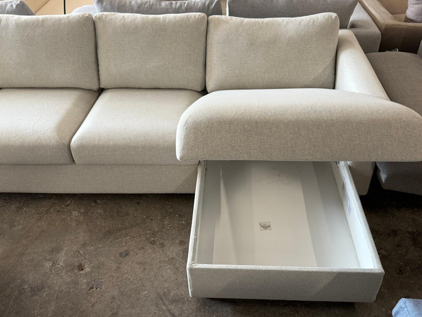 ⭐️ Cream L-shape Sofa with Storage | Pre-owned – Steam cleaned | SYDNEY WIDE DELIVERY