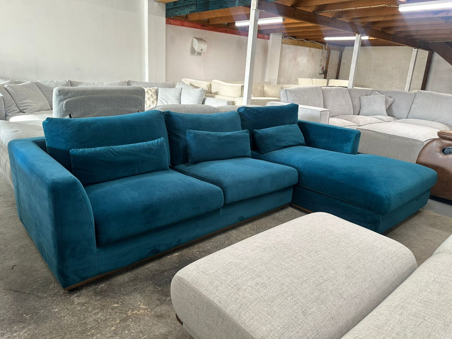⭐️ Castlary velvet L shape sofa  L-shape Sofa | Pre-owned – Steam cleaned | SYDNEY WIDE DELIVERY