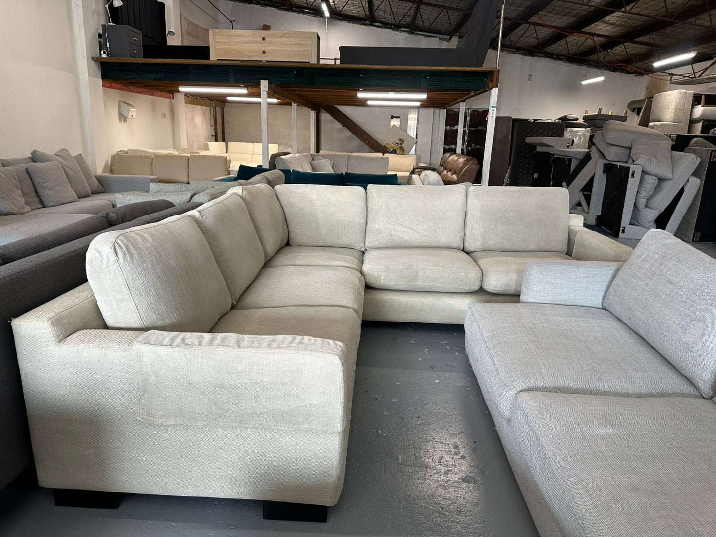 ⭐️Corner beige Sofa  | Pre-owned – Steam cleaned | SYDNEY WIDE DELIVERY