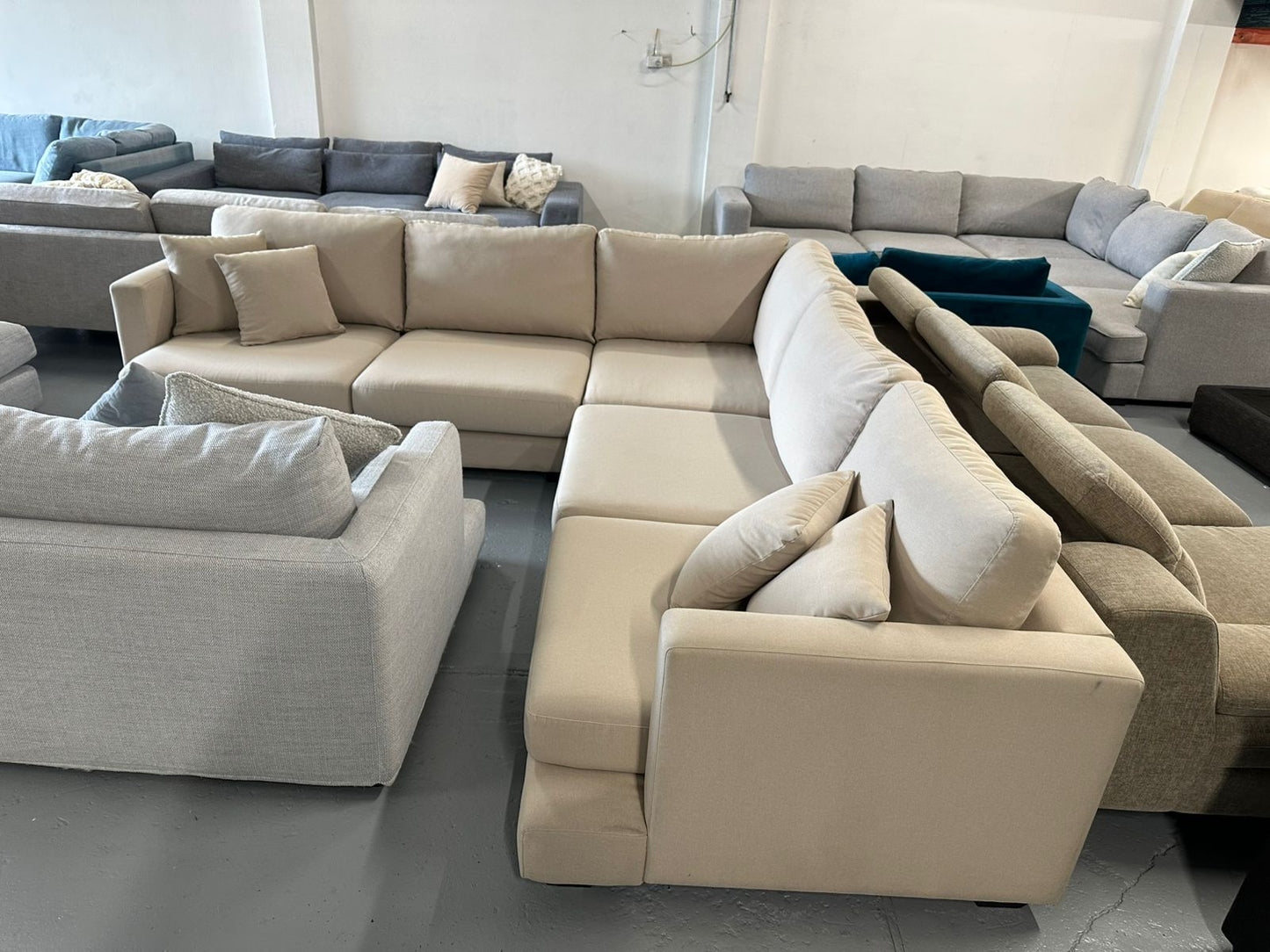 ⭐️Beige corner sofa | Pre-owned – Steam cleaned | SYDNEY WIDE DELIVERY