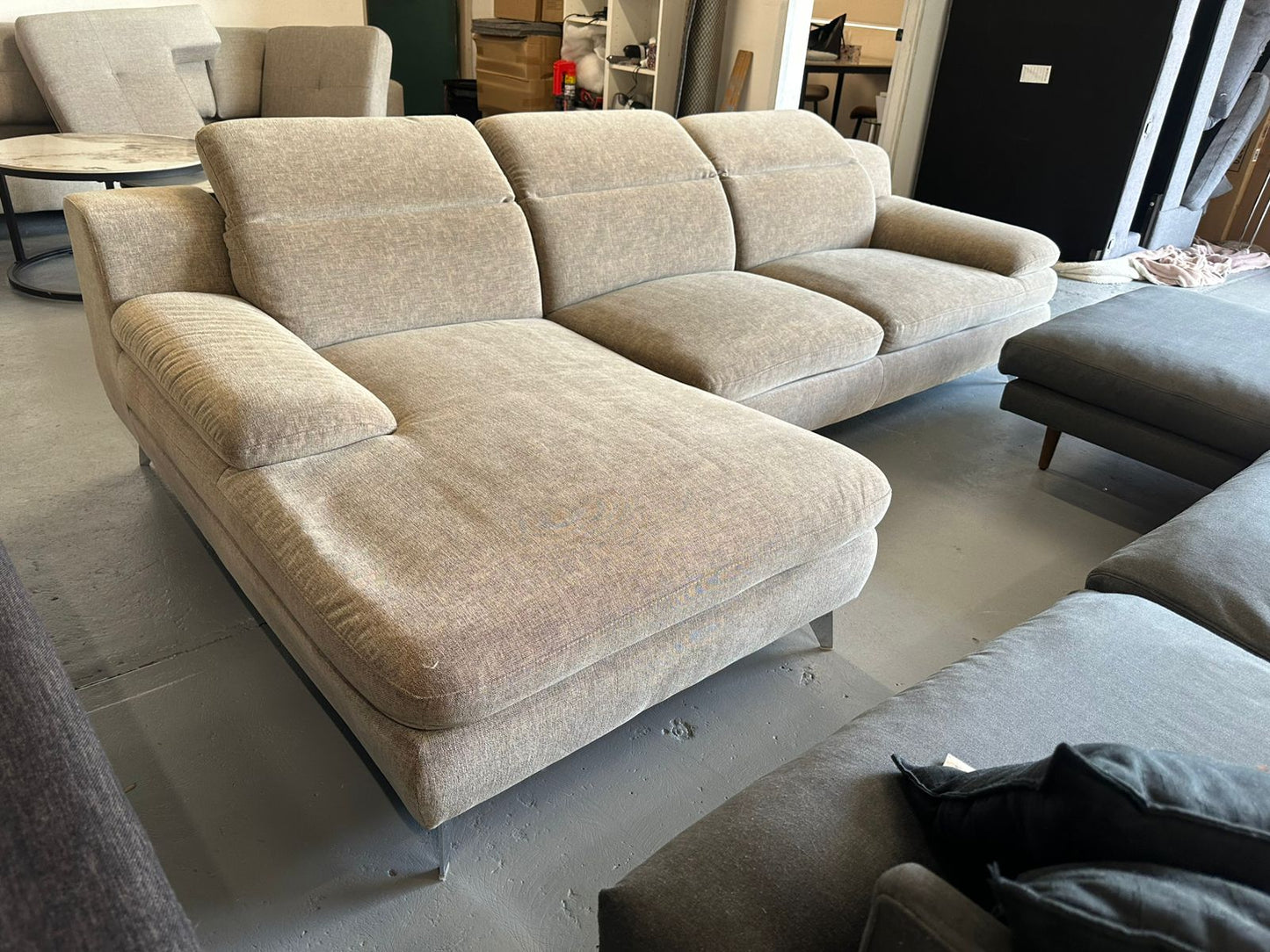 ⭐️Nick Scali Adjustable headrest sofa | Pre-owned – Steam cleaned | SYDNEY WIDE DELIVERY