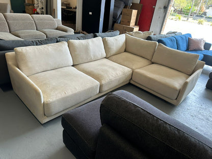 ⭐️ Beige corner sofa | Pre-owned – Steam cleaned | SYDNEY WIDE DELIVERY