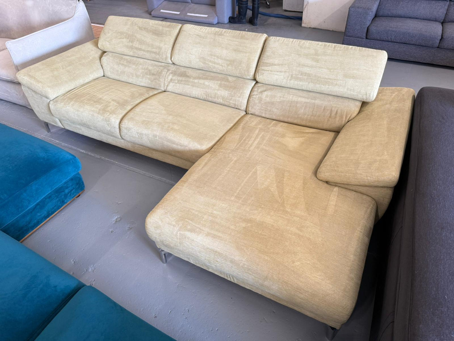 ⭐️Nick Scali Beige Adjustable-headrest Sofa | Pre-owned – Steam cleaned | SYDNEY WIDE DELIVERY