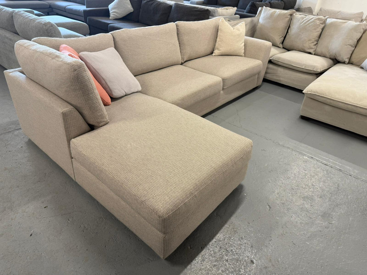 ⭐️ Plush Style Cream L-shape Sofa | Pre-owned – Steam cleaned | SYDNEY WIDE DELIVERY