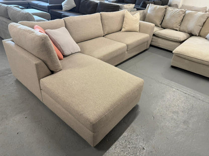 ⭐️ Plush Style Cream L-shape Sofa | Pre-owned – Steam cleaned | SYDNEY WIDE DELIVERY