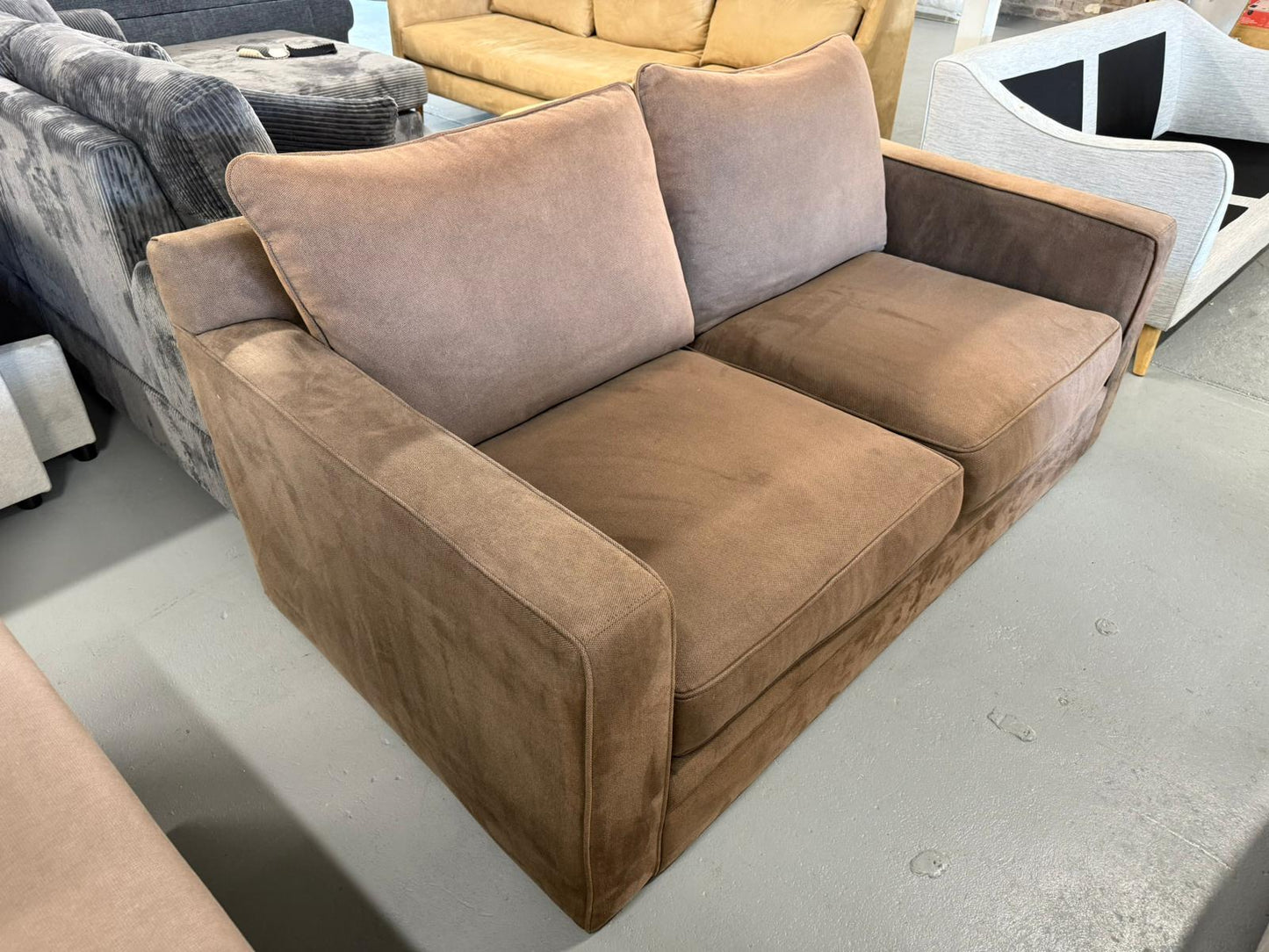 ⭐️ Freedom 2 seater  Sofa | Pre-owned – Steam cleaned | SYDNEY WIDE DELIVERY