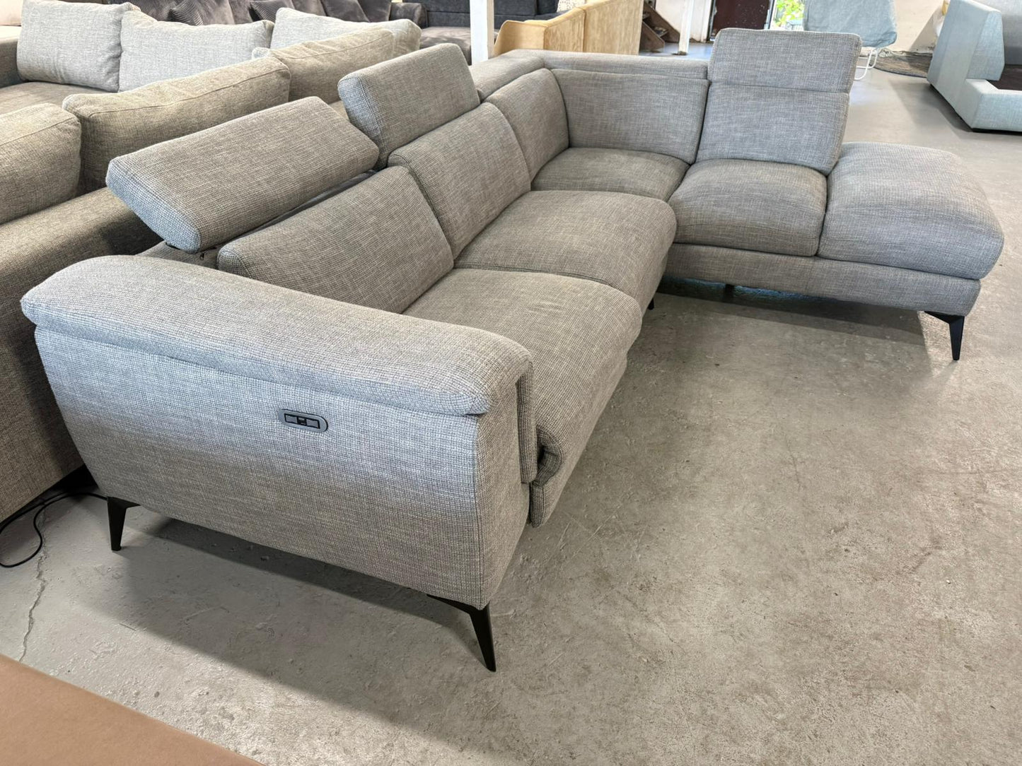 ⭐️Nick Scali adjustable headrest with recliner Sofa | Pre-owned – Steam cleaned | SYDNEY WIDE DELIVERY