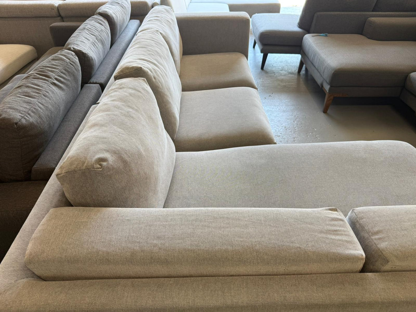 ⭐️ Beige L-shape Sofa | Pre-owned – Steam cleaned | SYDNEY WIDE DELIVERY