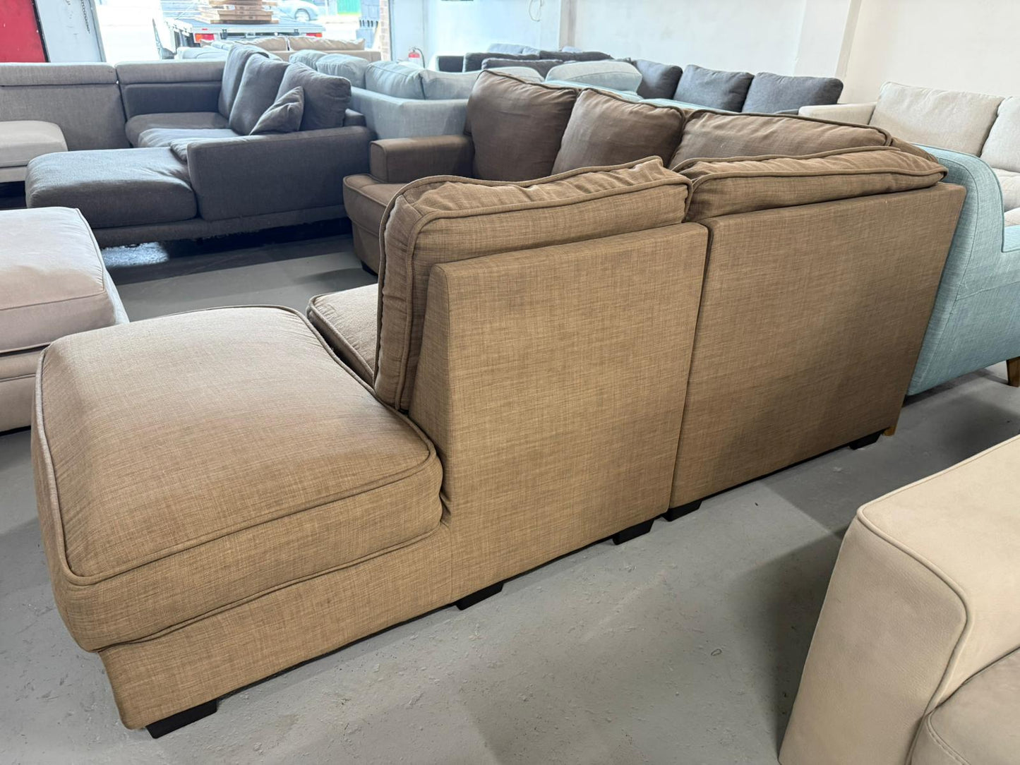 ⭐️ James lanes mocha L shape Sofa | Pre-owned – Steam cleaned | SYDNEY WIDE DELIVERY
