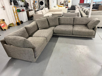 ⭐️ Designer choice corner sofa | Pre-owned – Steam cleaned | SYDNEY WIDE DELIVERY