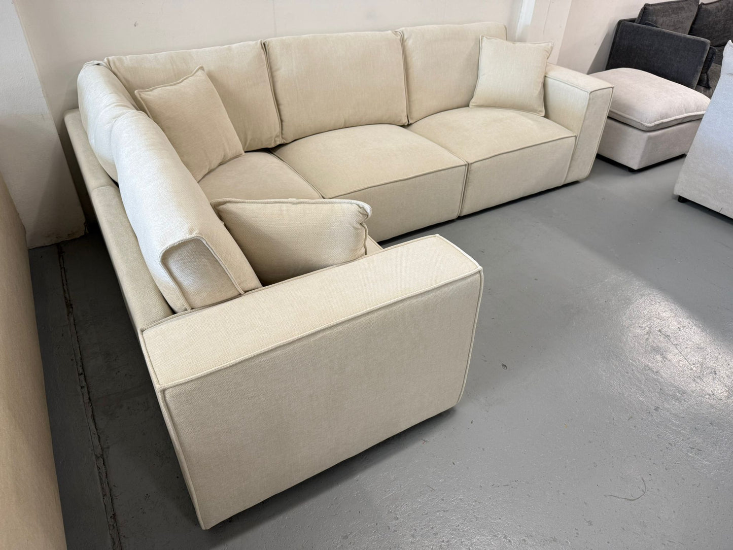 🌟 Nest Nook Beige Velora Couch – BRAND NEW 🌟