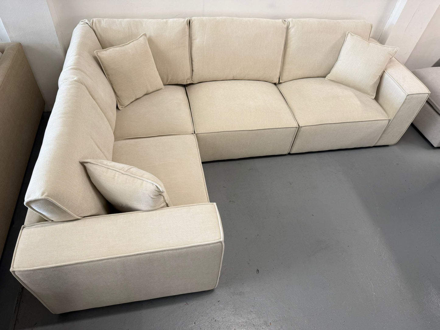 🌟 Nest Nook Beige Velora Couch – BRAND NEW 🌟