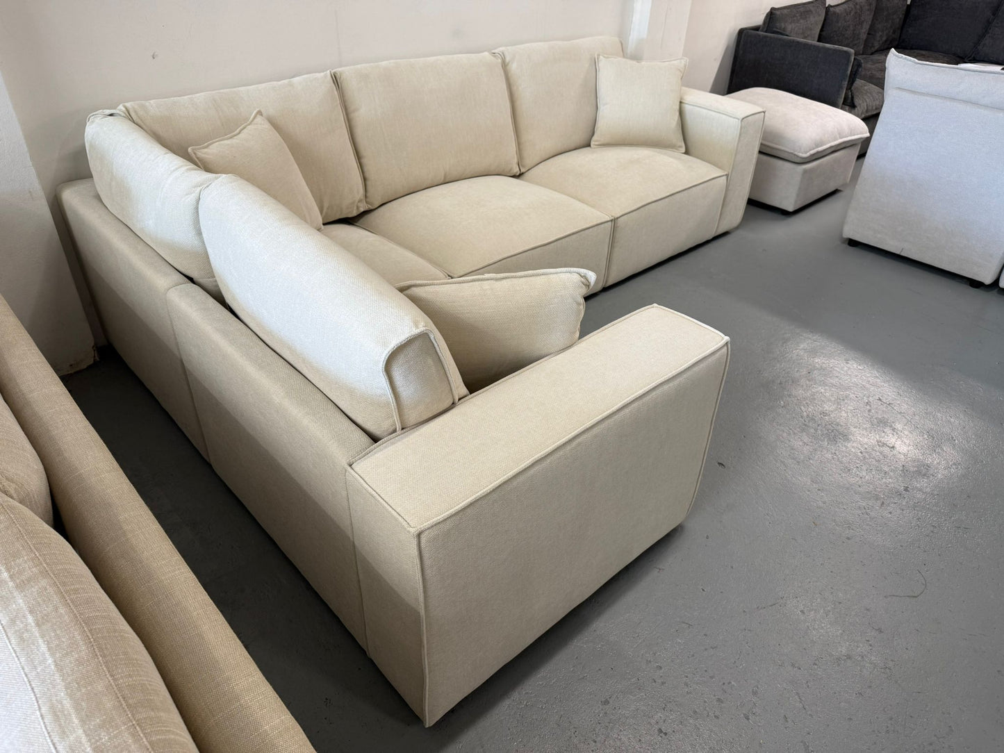 🌟 Nest Nook Beige Velora Couch – BRAND NEW 🌟