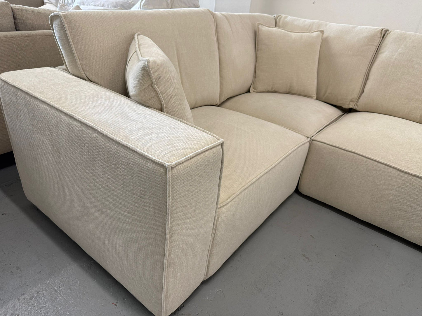 🌟 Nest Nook Beige Velora Couch – BRAND NEW 🌟