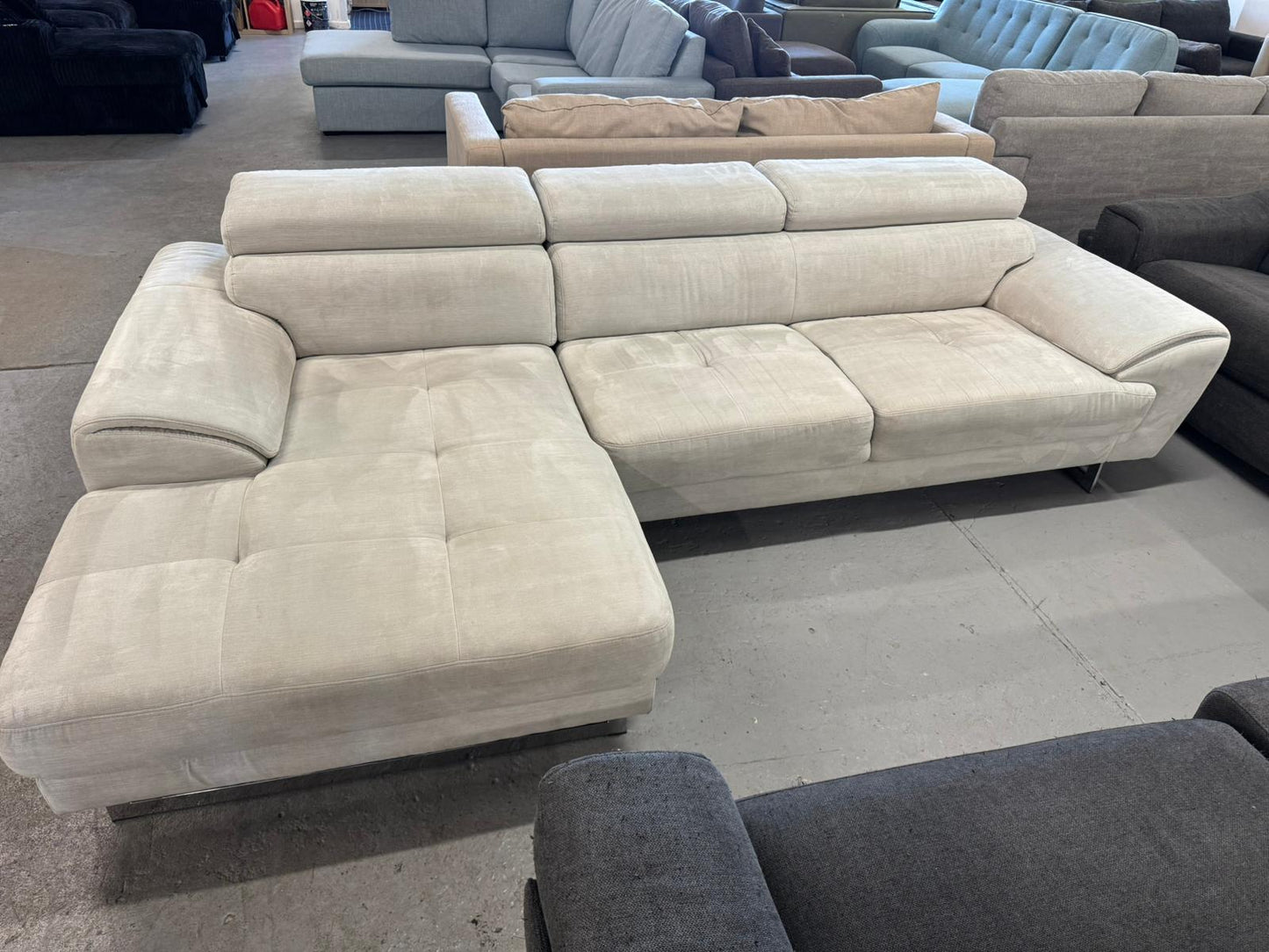 ⭐️Nick Scali L-shape sofa | Pre-owned – Steam cleaned | SYDNEY WIDE DELIVERY