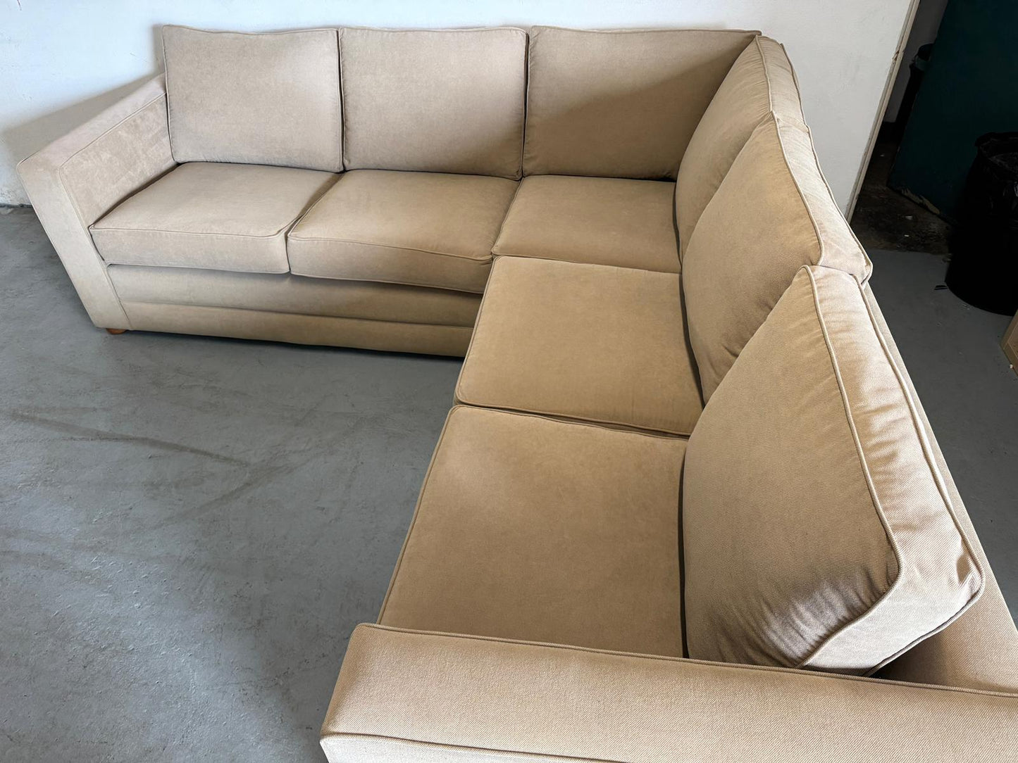 ⭐️ Australian made corner sofa  | Pre-owned – Steam cleaned | SYDNEY WIDE DELIVERY