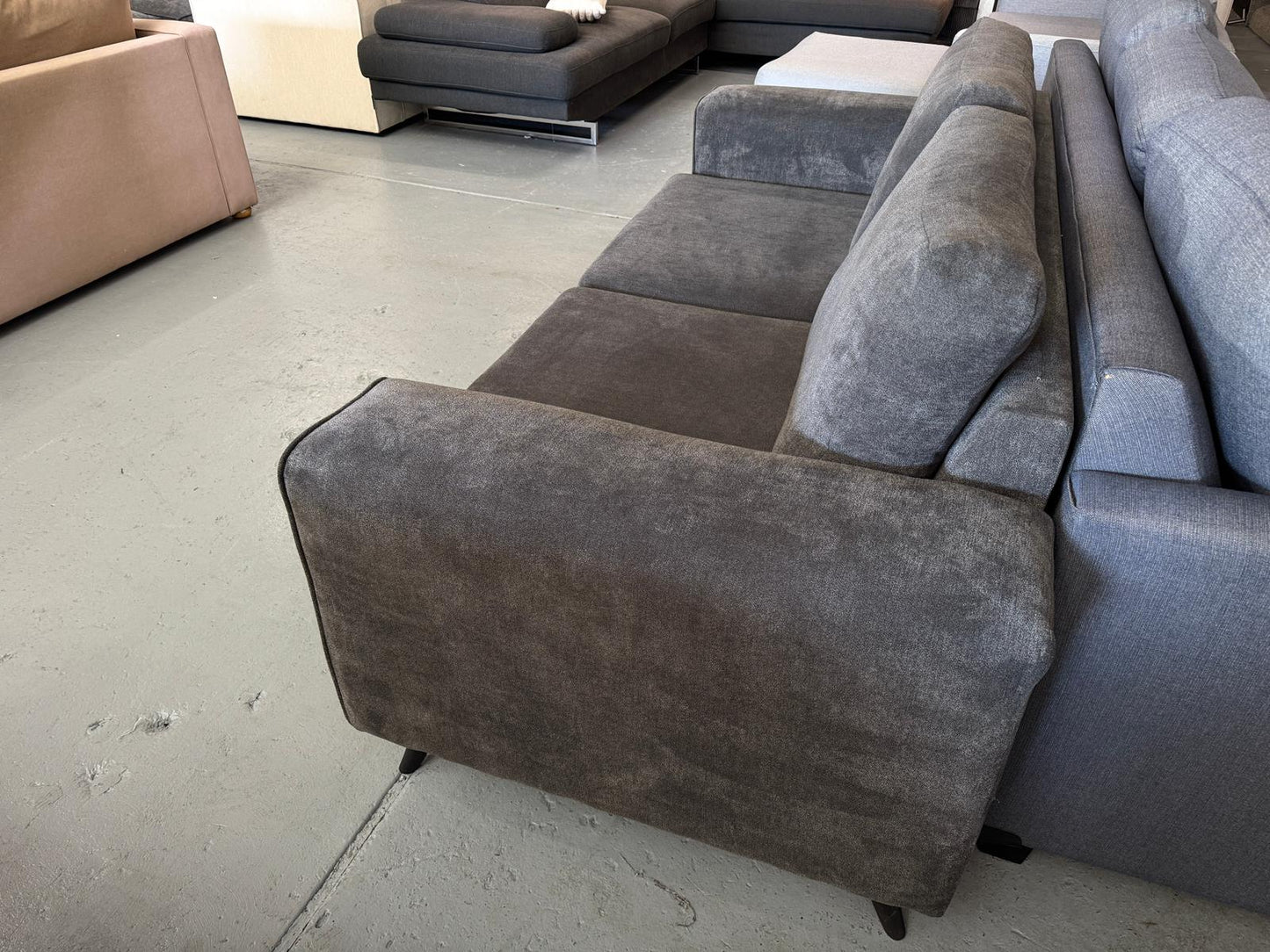 ⭐️Harvey norman 2.5 seater sofa| Pre-owned – Steam cleaned | SYDNEY WIDE DELIVERY